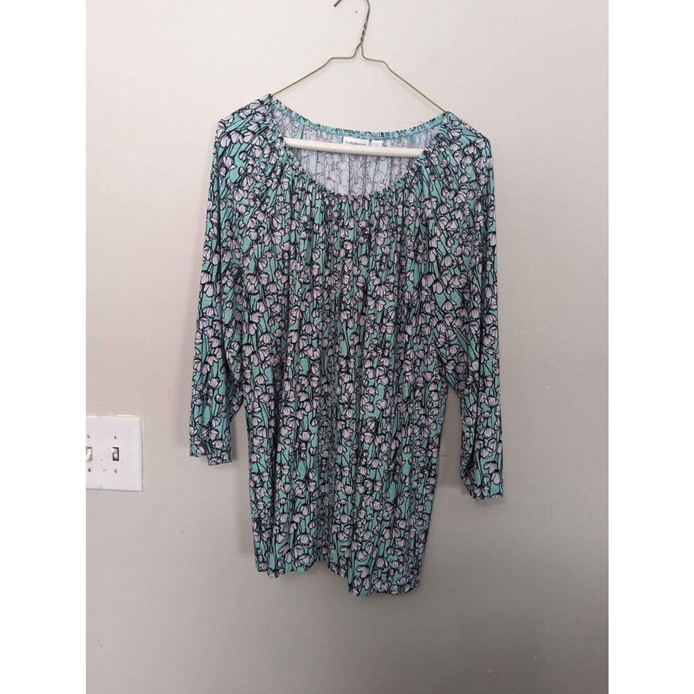 Women's plus size 1X mint green/white/black floral top.